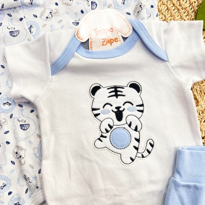  CONJ. DE MALHA 3 PEÇAS - Tigrinho e Safari - Azul Bebê e Off White